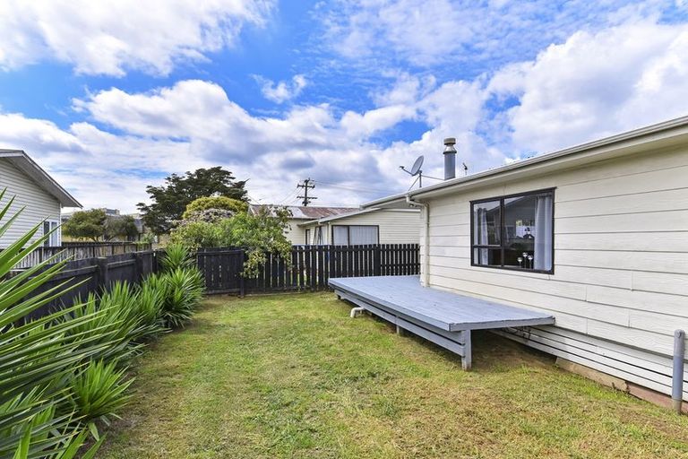 Photo of property in 2/19 Smiths Avenue, Papakura, 2110