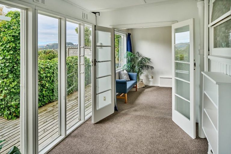 Photo of property in 30 Mana View Road, Paremata, Porirua, 5026