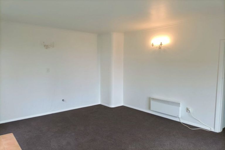 Photo of property in 54 Apuka Street, Brooklyn, Wellington, 6021