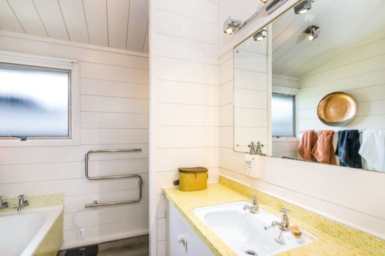 Photo of property in 2 Kensington Place, Richmond Heights, Taupo, 3330