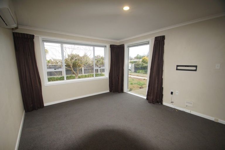 Photo of property in 39 Middlepark Road, Sockburn, Christchurch, 8042
