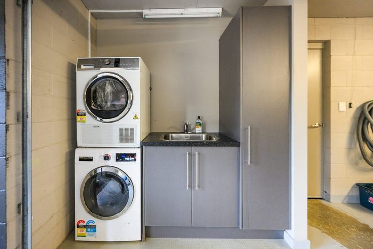 Photo of property in 1 Kensington Mews, Hokowhitu, Palmerston North, 4410