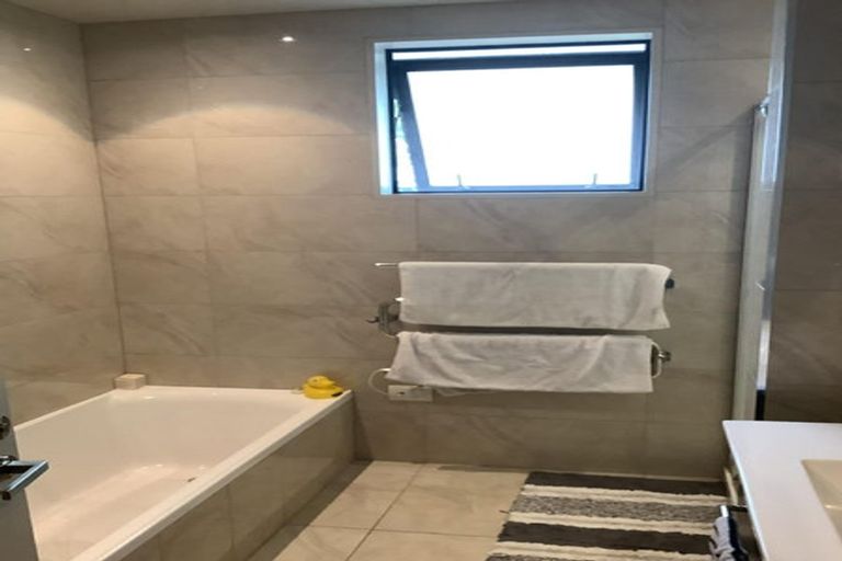 Photo of property in 3b The Oval, Hillmorton, Christchurch, 8024