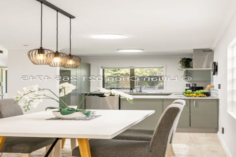 Photo of property in 27 Verdale Circle, Glen Eden, Auckland, 0602