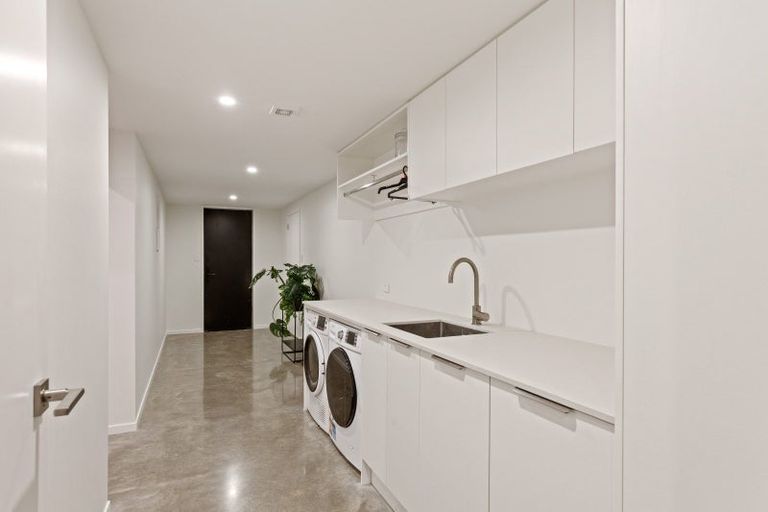 Photo of property in 19 Henui Street, Strandon, New Plymouth, 4312