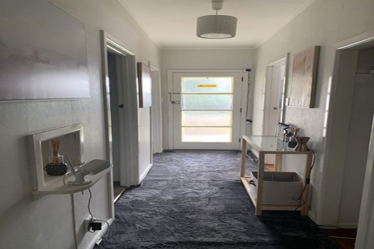 Photo of property in 1 Waterfront Road, Mangere Bridge, Auckland, 2022