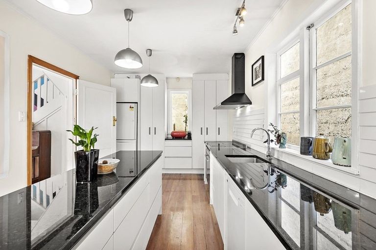 Photo of property in 100 Barnard Street, Wadestown, Wellington, 6012