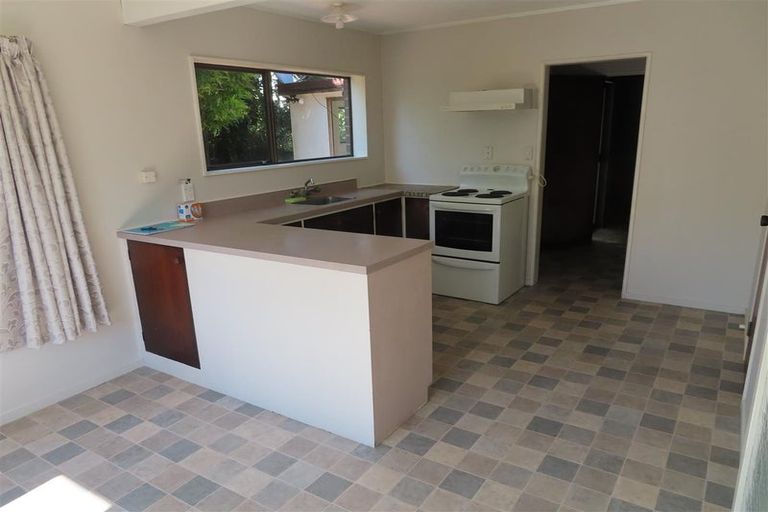 Photo of property in 2/33 Curacao Place, Half Moon Bay, Auckland, 2012