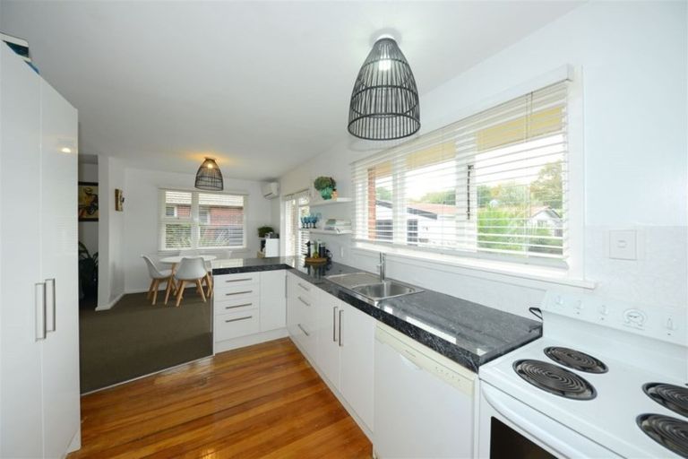 Photo of property in 338 Memorial Avenue, Burnside, Christchurch, 8053