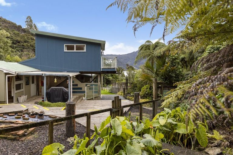 Photo of property in 19 Sandy Bay Road, Black Rock, Picton, 7282