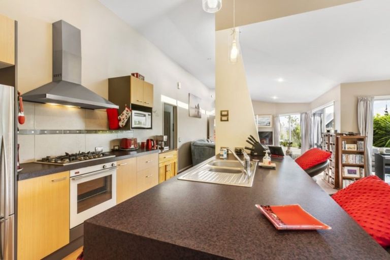 Photo of property in 6 Goldfinch Place, Welcome Bay, Tauranga, 3112