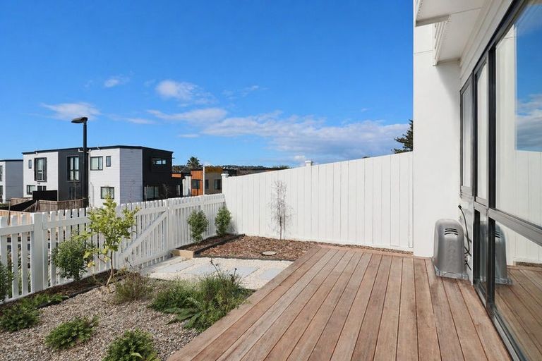 Photo of property in 45 Observation Green, Hobsonville, Auckland, 0616