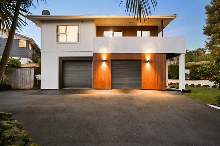 Photo of property in 22 Gilbass Avenue, Hamilton Lake, Hamilton, 3204