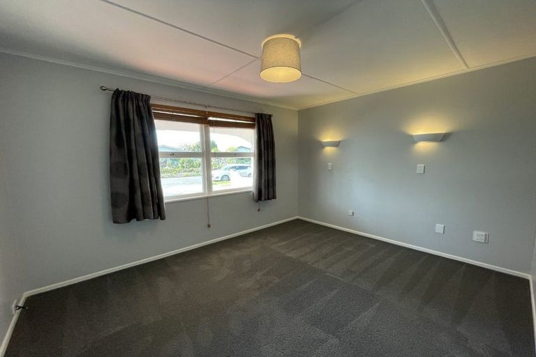 Photo of property in 2 Bennett Place, Onekawa, Napier, 4110