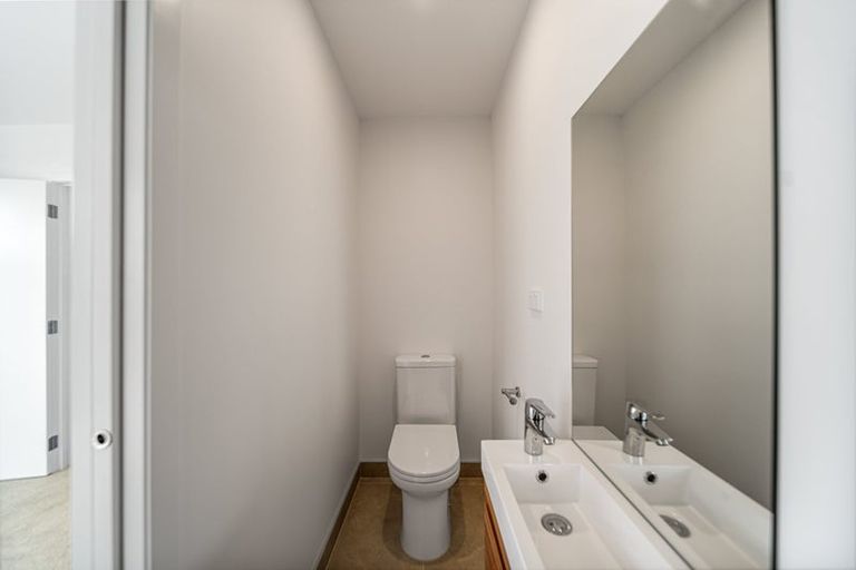 Photo of property in 2/39 Pakuranga Road, Pakuranga, Auckland, 2010