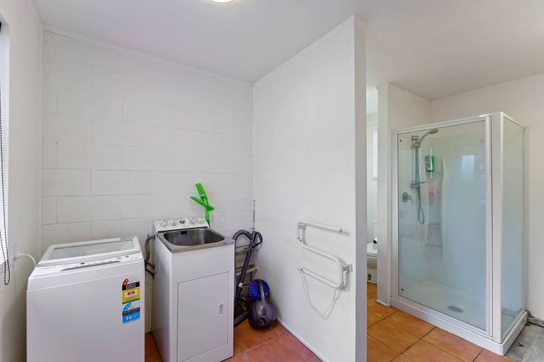 Photo of property in 16 Eruini Street, Waikanae Beach, Waikanae, 5036