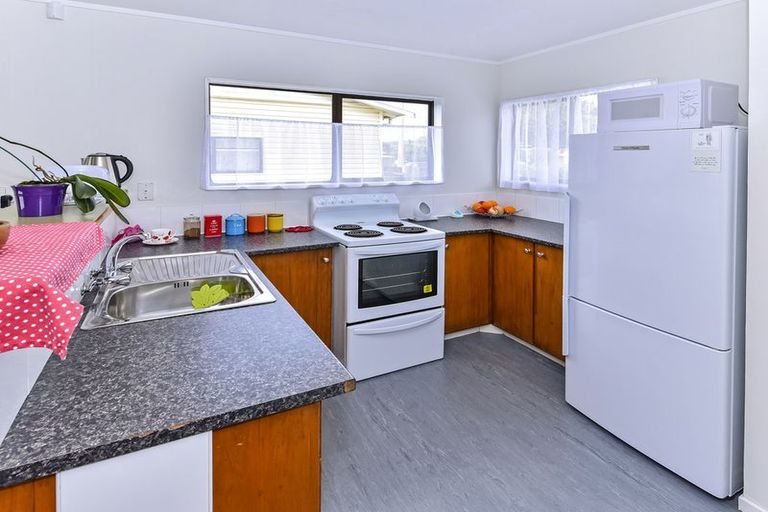 Photo of property in 2/19 Smiths Avenue, Papakura, 2110