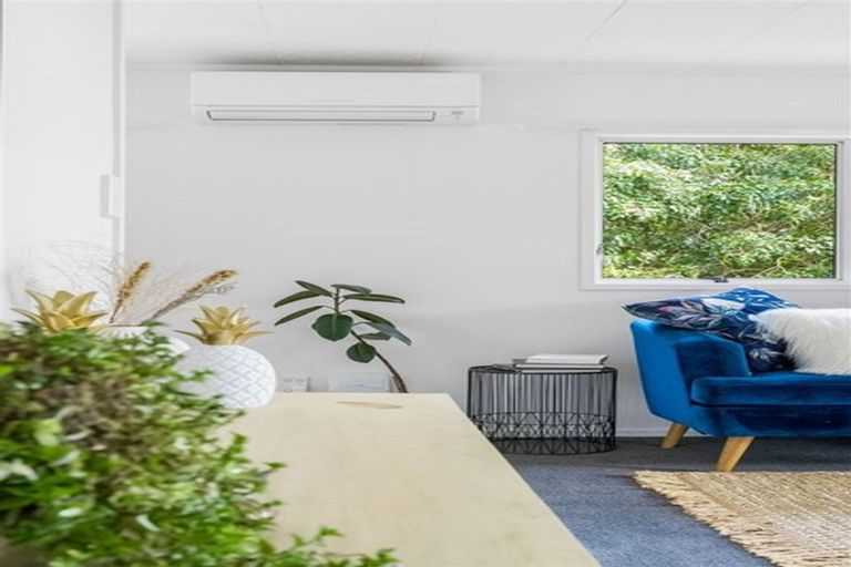 Photo of property in 17 Lynn Road, Bayview, Auckland, 0629