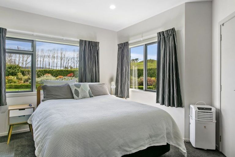 Photo of property in 72 Dalmore Way, Acacia Bay, Taupo, 3385