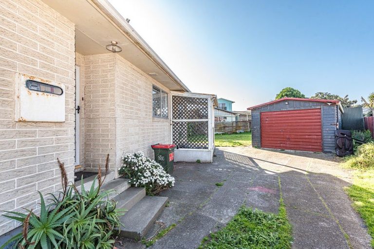 Photo of property in 112 Hinau Street, Castlecliff, Whanganui, 4501