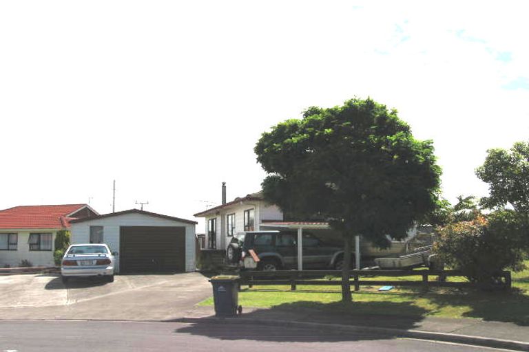 Photo of property in 22 Cabello Place, Unsworth Heights, Auckland, 0632