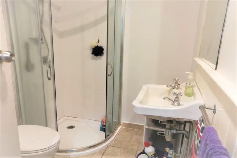 Photo of property in 16 Trinidad Road, Sunnynook, Auckland, 0620