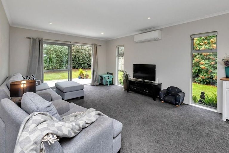 Photo of property in 4 Ishtar Place, One Tree Point, 0118