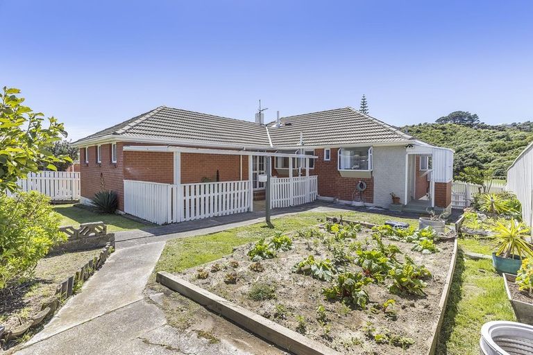 Photo of property in 130 Main Road, Titahi Bay, Porirua, 5022
