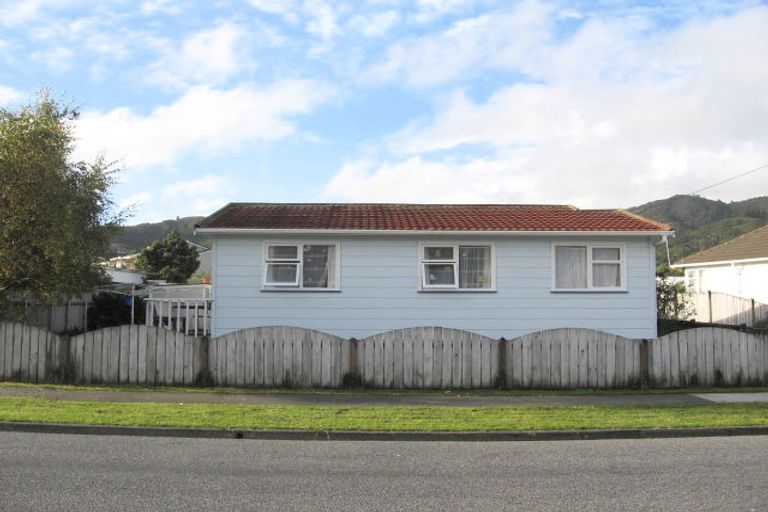 Photo of property in 2/21 Strand Crescent, Naenae, Lower Hutt, 5011