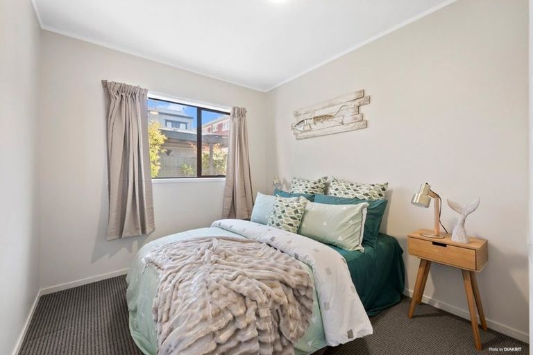 Photo of property in 2/49 Target Road, Totara Vale, Auckland, 0629
