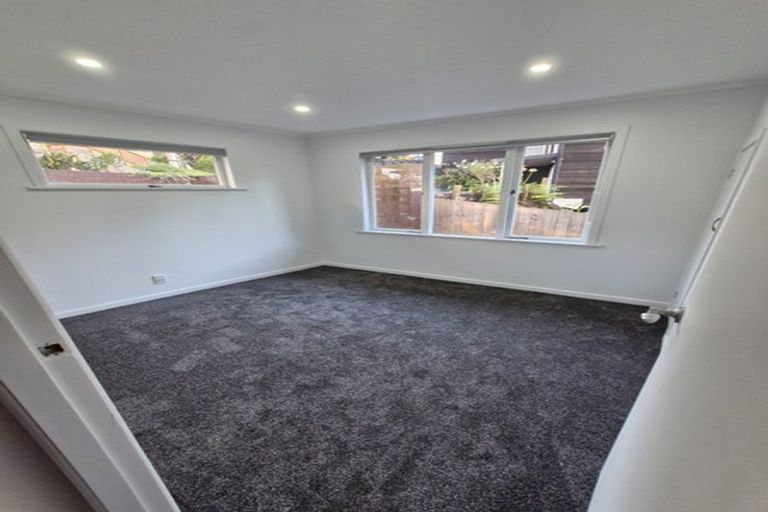 Photo of property in 32 Hogans Road, Glenfield, Auckland, 0629
