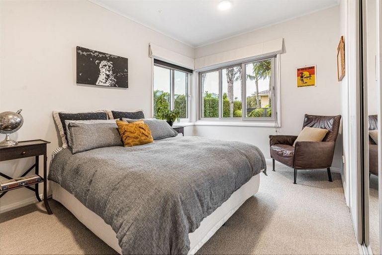 Photo of property in 58 Old Lake Road, Narrow Neck, Auckland, 0624