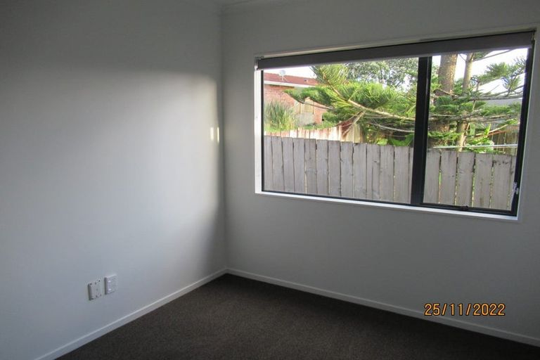 Photo of property in 27 Brougham Place, West Harbour, Auckland, 0618