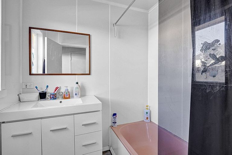 Photo of property in 4 Tannahill Street, Hawera, 4610