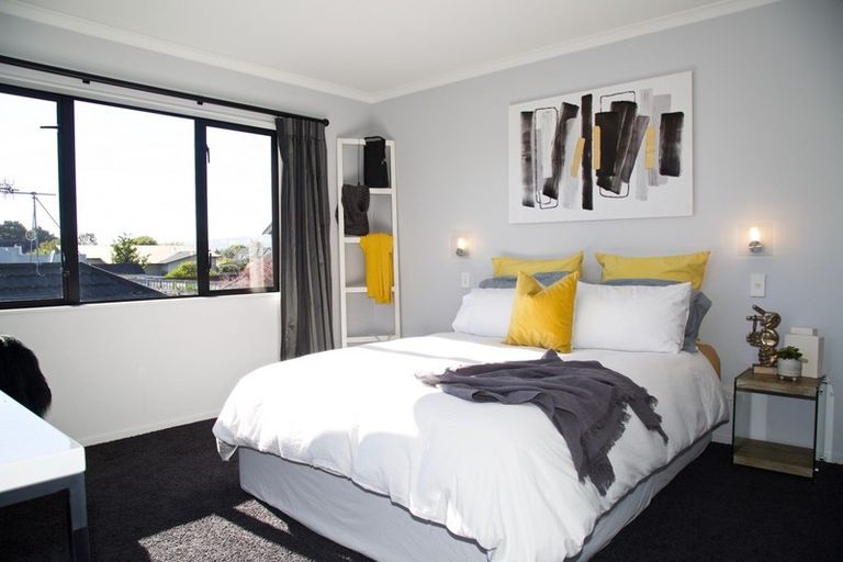 Photo of property in 17 Jensen Street, Hokowhitu, Palmerston North, 4410