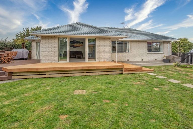 Photo of property in 10 Lomax Place, Islington, Christchurch, 8042