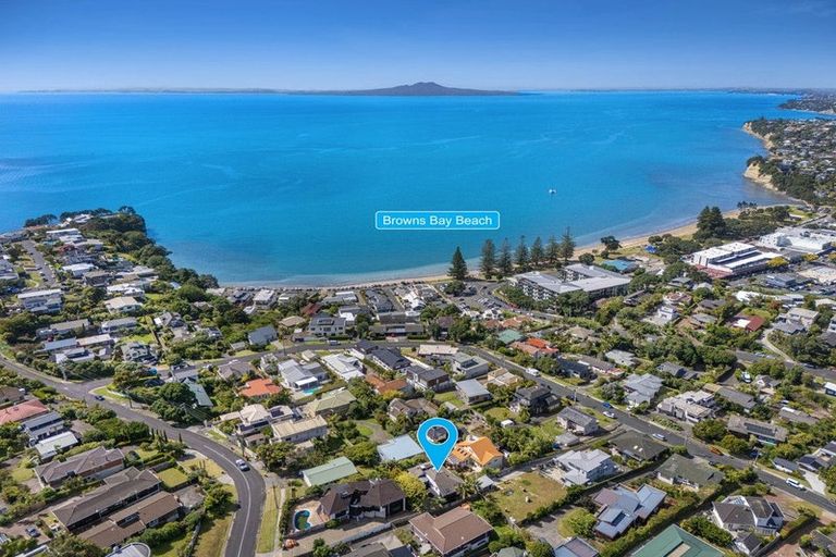 Photo of property in 13a Orchard Road, Browns Bay, Auckland, 0630