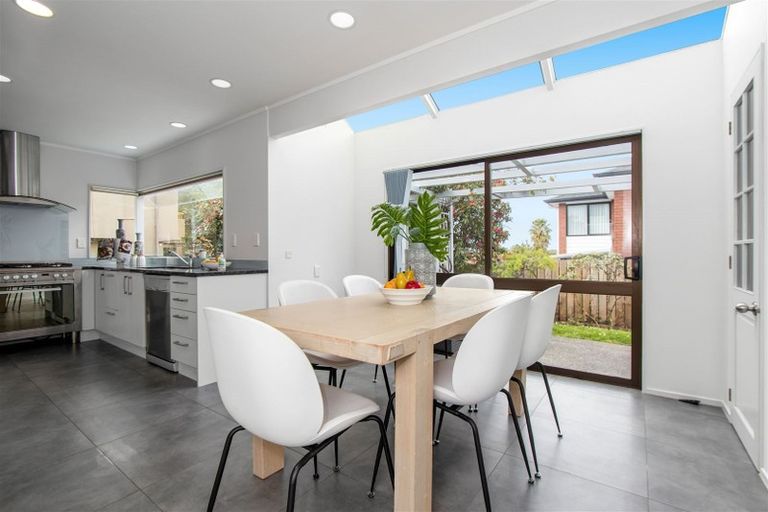 Photo of property in 1/6 Glucina Avenue, West Harbour, Auckland, 0618