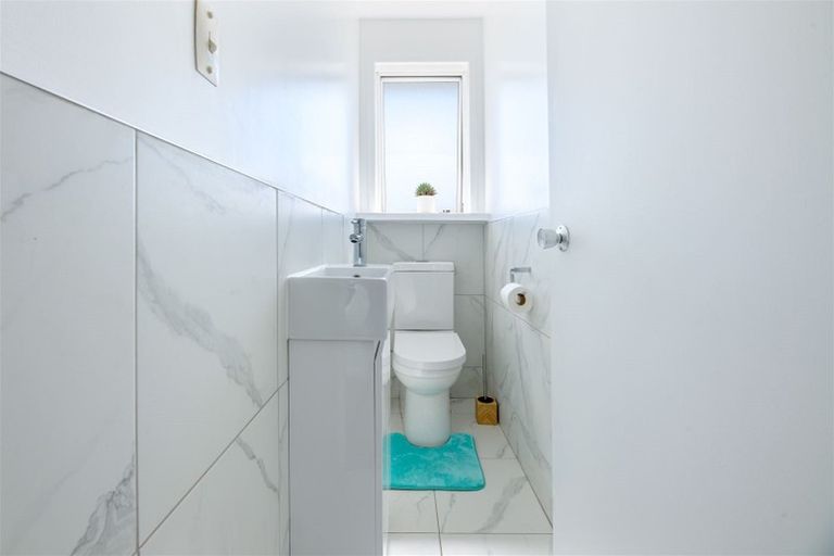 Photo of property in 2/27 Spence Road, Henderson, Auckland, 0612