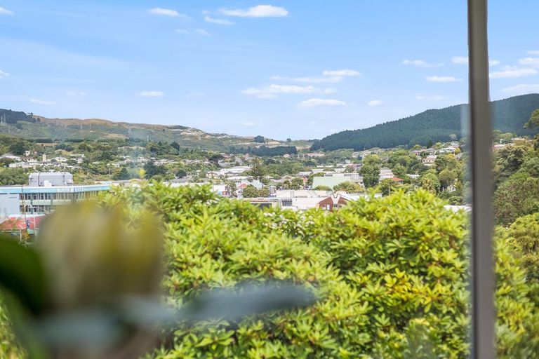 Photo of property in 9 Hampton Hill Road, Tawa, Wellington, 5028