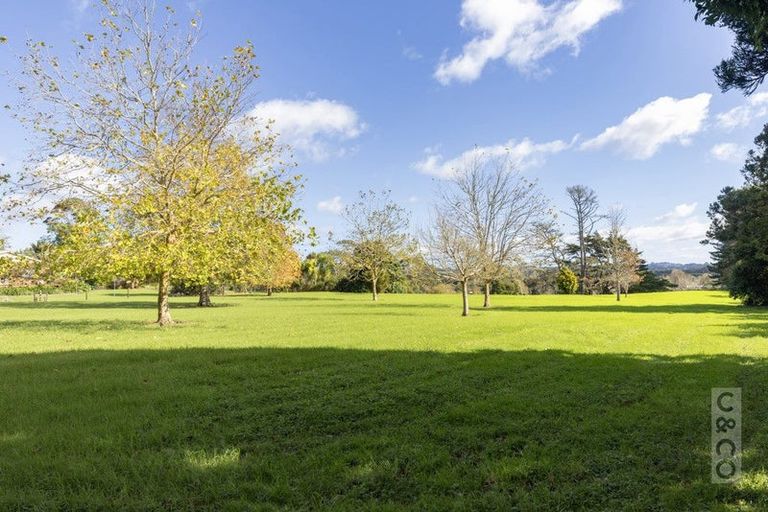 Photo of property in 408 Taupaki Road, Kumeu, 0892