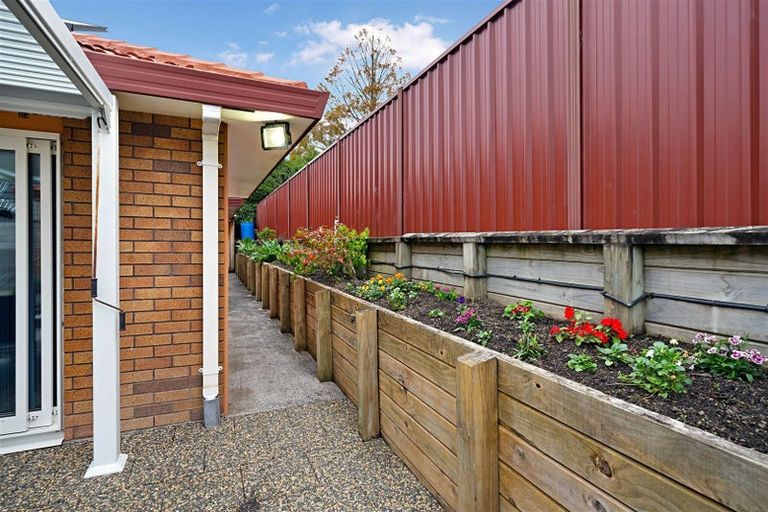 Photo of property in 7 Coupland Court, Glendene, Auckland, 0602