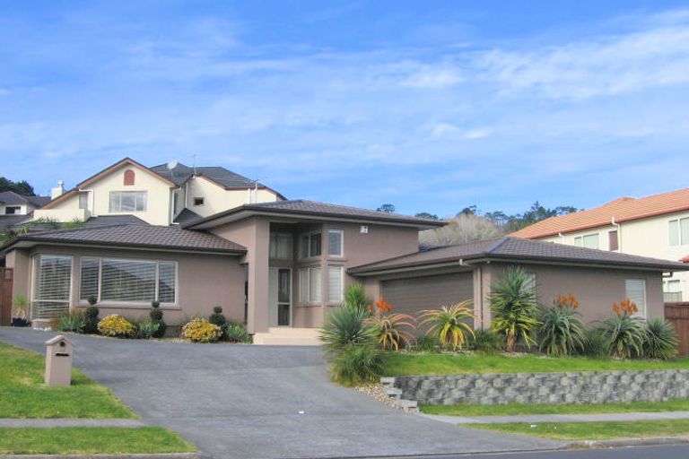 Photo of property in 44 Lansell Drive, East Tamaki Heights, Auckland, 2016