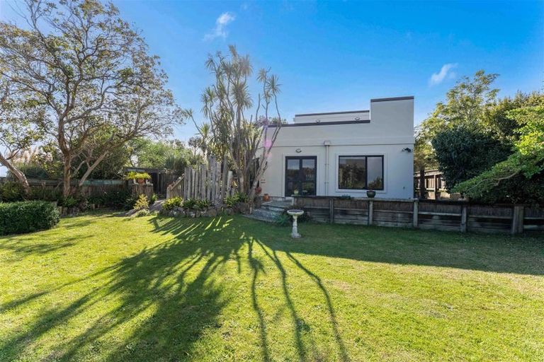 Photo of property in 4 Flaxmere Street, Waikanae Beach, Waikanae, 5036