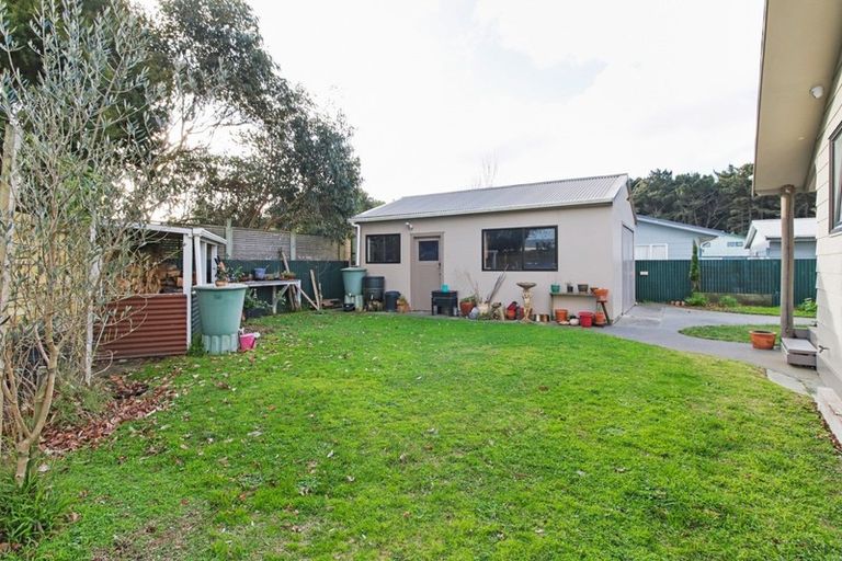 Photo of property in 29 Hennessy Street East, Foxton Beach, Foxton, 4815