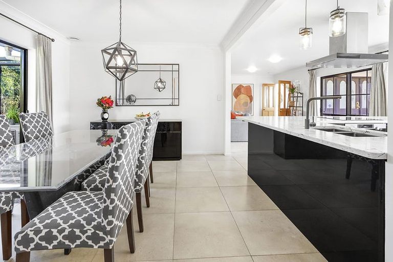 Photo of property in 18 Longwood Place, Harrowfield, Hamilton, 3210