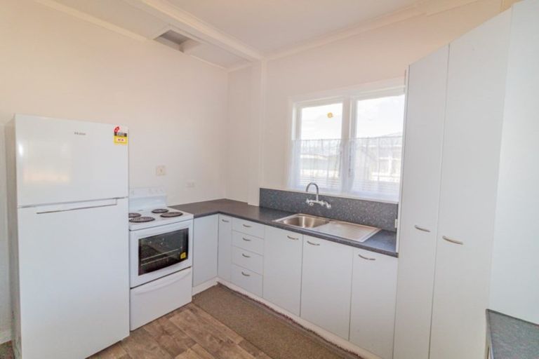 Photo of property in 206 Puriri Street, Castlecliff, Whanganui, 4501