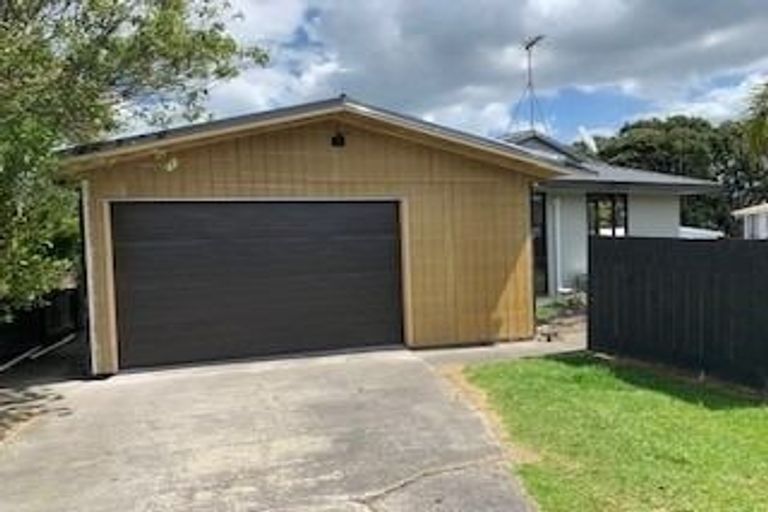 Photo of property in 28 Devonshire Road, Unsworth Heights, Auckland, 0632