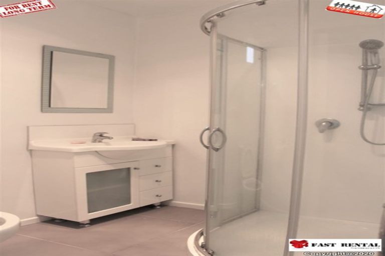 Photo of property in 21 Chivalry Road, Glenfield, Auckland, 0629