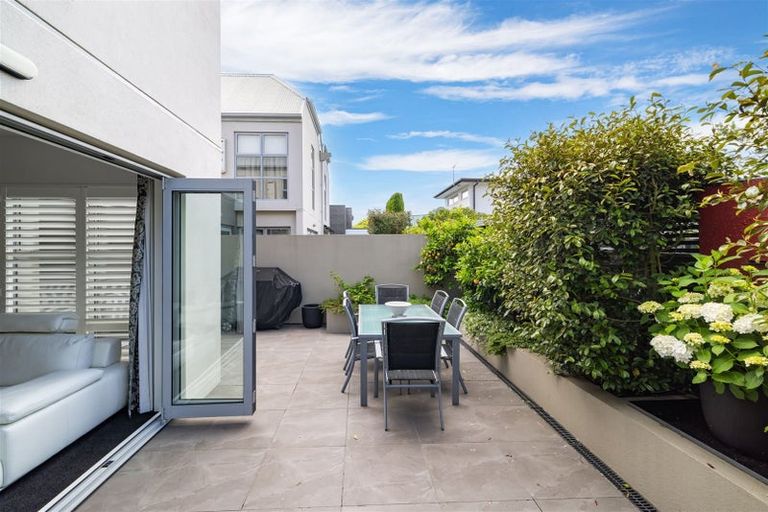 Photo of property in 28 Rhodes Street, Merivale, Christchurch, 8014